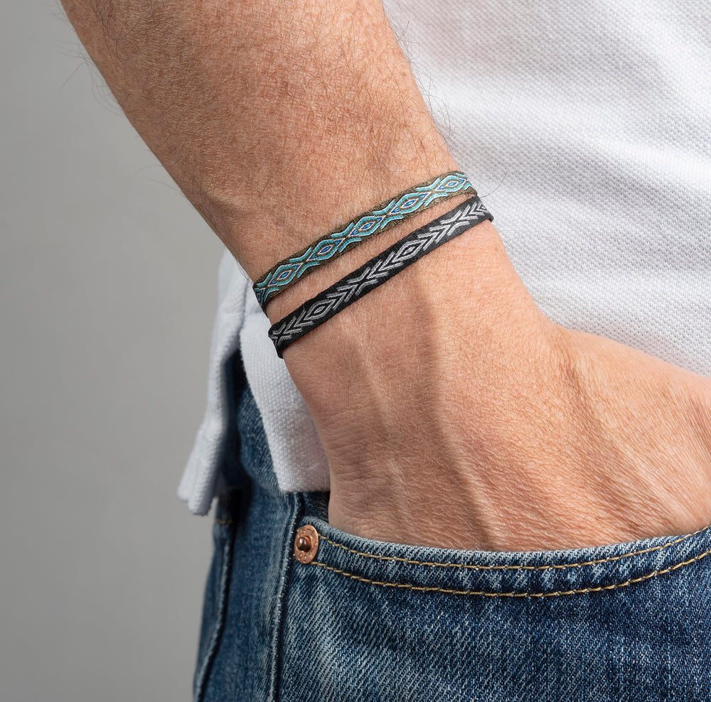 Handwoven olive green and black- white surfer bracelet for men. Handmade in Colombia. 