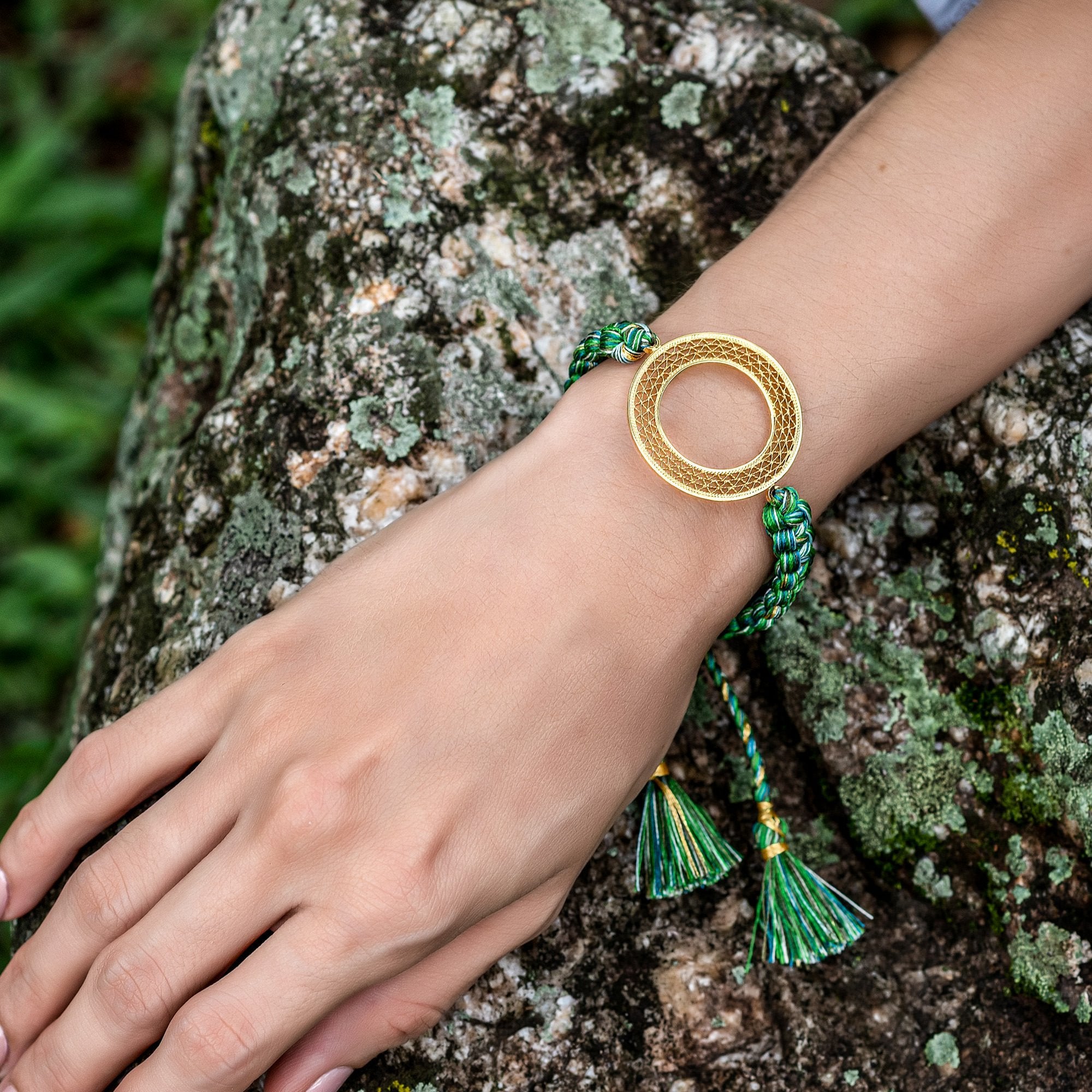 Adjustable Filigree Gold Circle Bracelet Lg Green - Model
