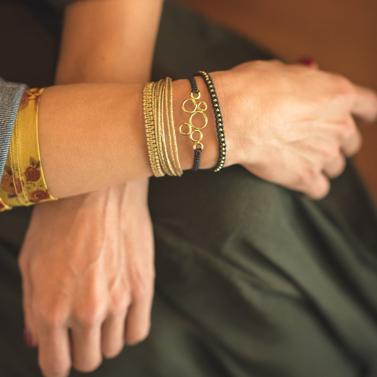 Macrame Bubble Bracelet - God Plated - Model